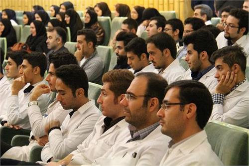 رئیس صندوق رفاه وزارت بهداشت خبرداد: آغاز پیش ثبت نام بیمه تامین اجتماعی دستیاران پزشکی از اردیبهشت